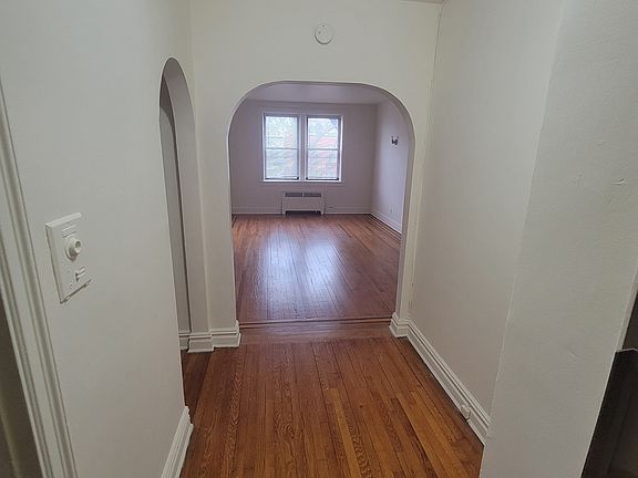 3rd image of 222 Jewett Ave