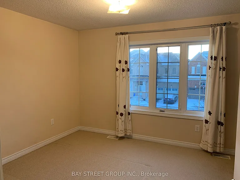 87 Hammersly Blvd — Photo 22