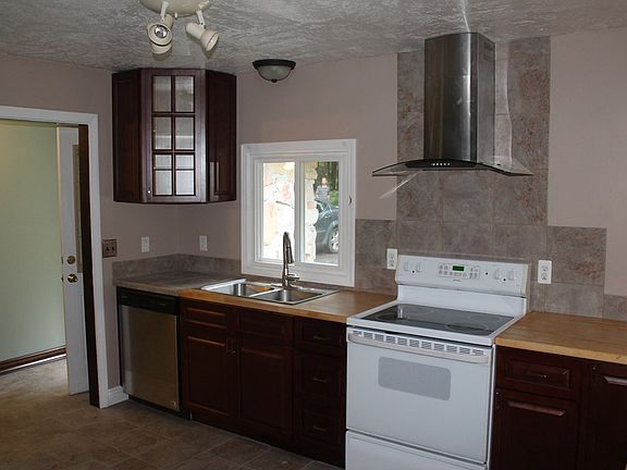 3rd image of 18721 Trail End Dr