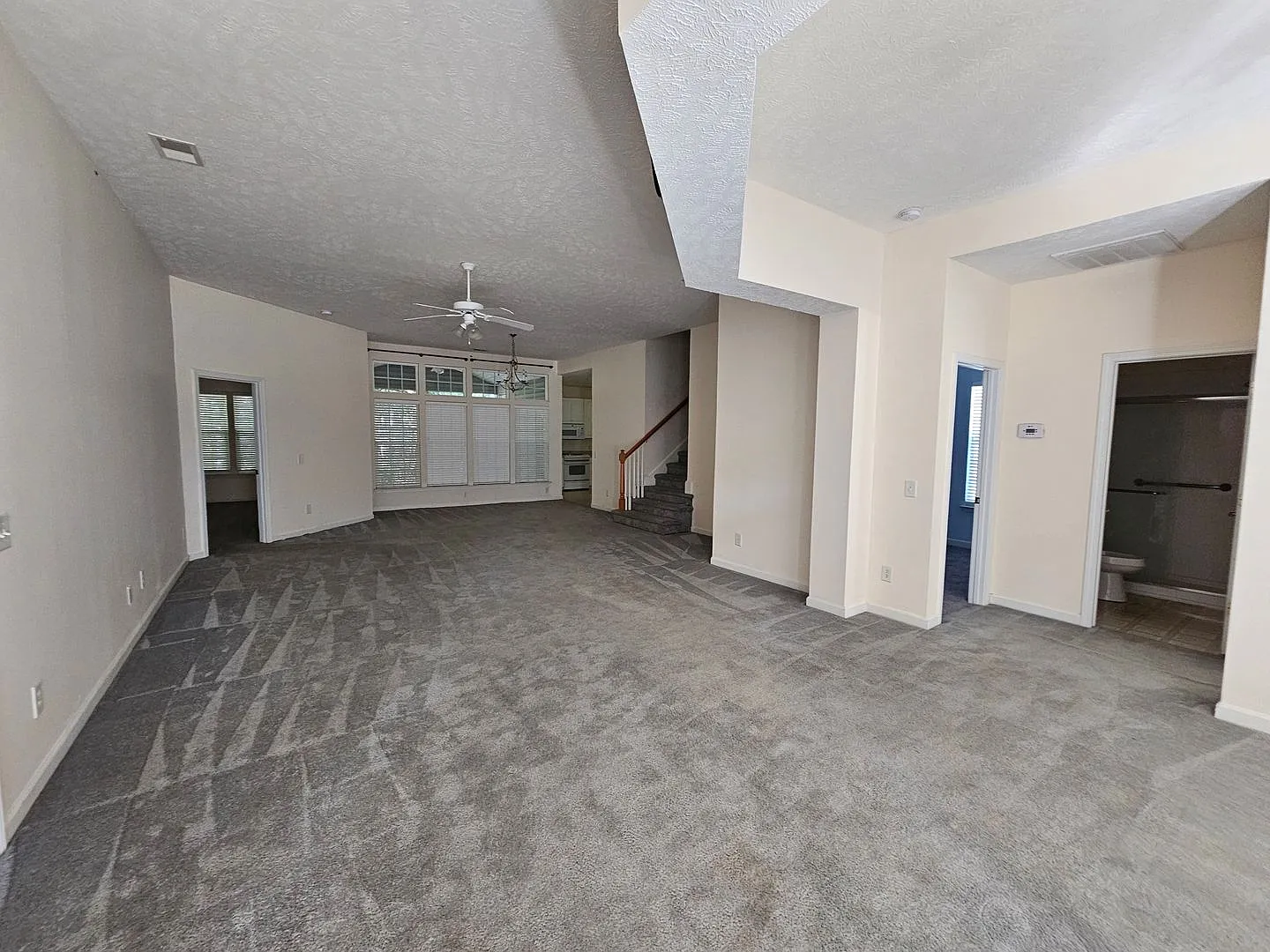 4 BD/2.5 BA with 2 car garage — Photo 2
