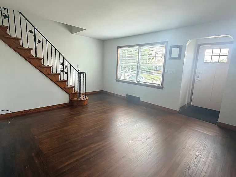 265 University Ave — Photo 3