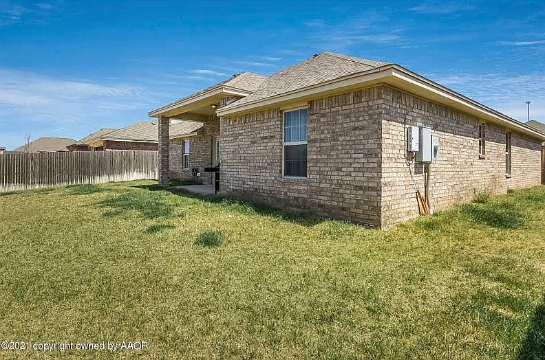 4 bed, 1836 sqft, $2,200 — Photo 3
