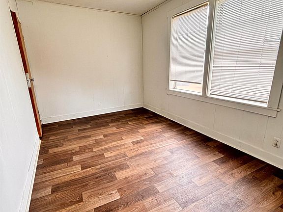 4th image of 329 W Main St