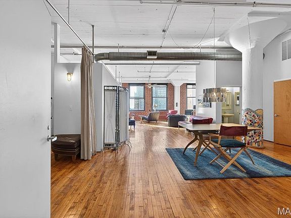 2nd image of 1010 Saint Charles St APT 904