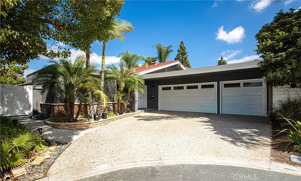 4 bed, 2120 sqft, $6,900 — Photo 1