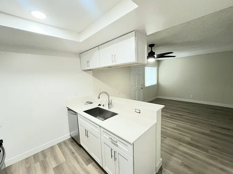 5051 Whitsett Ave #2122 — Photo 12