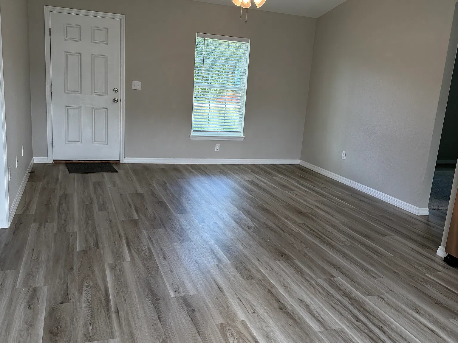 3 bed, 1000 sqft, $1,600 — Photo 3