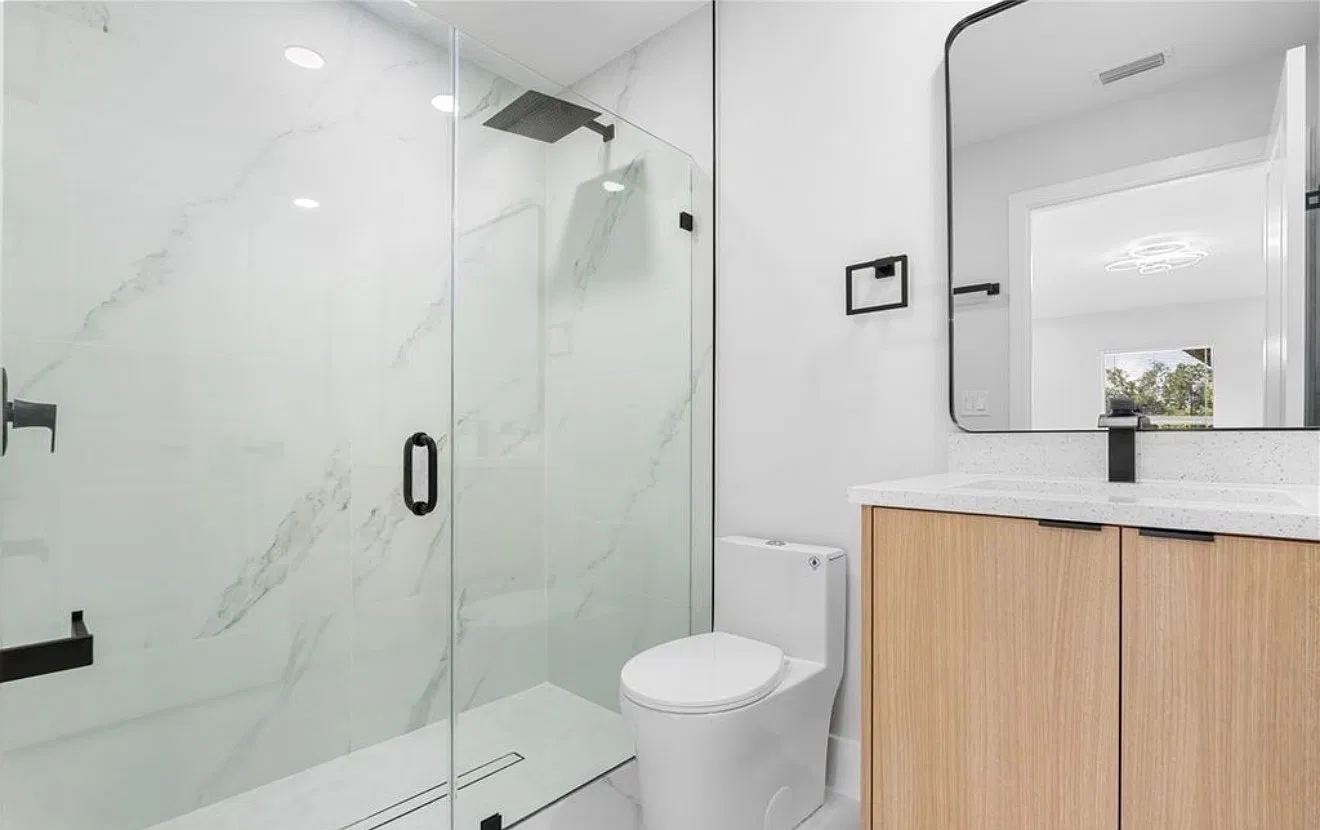 3 bed, 1200 sqft, $1,849 — Photo 3