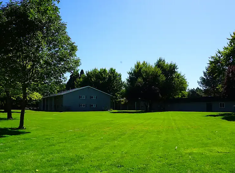 Lincoln Garden — Photo 11