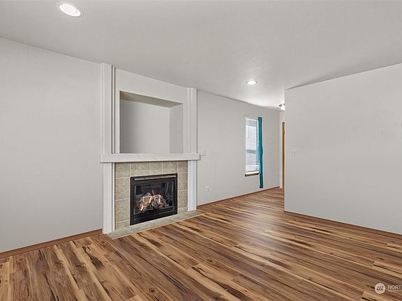 4th image of 217 165th St S #217