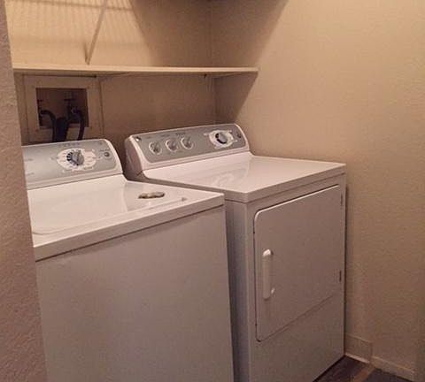 4th image of 2055 West Ln