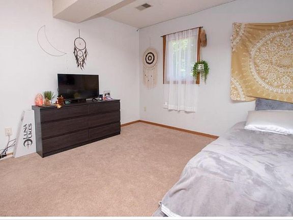 3rd image of 944 1st St APT 2
