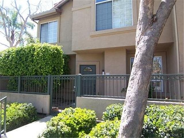 2nd image of 32 Headland Pl