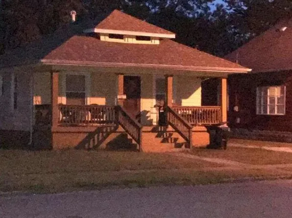 25 W Park St, Harrisburg, IL 62946