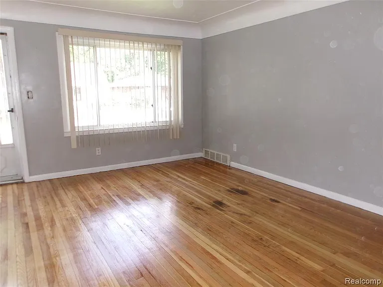 1011 Lafayette Blvd — Photo 2