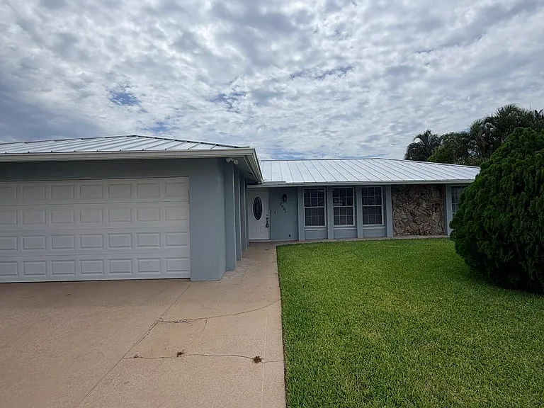 2601 W Carandis Rd — Photo 2