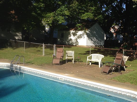 4th image of 465 Brookfield Ave