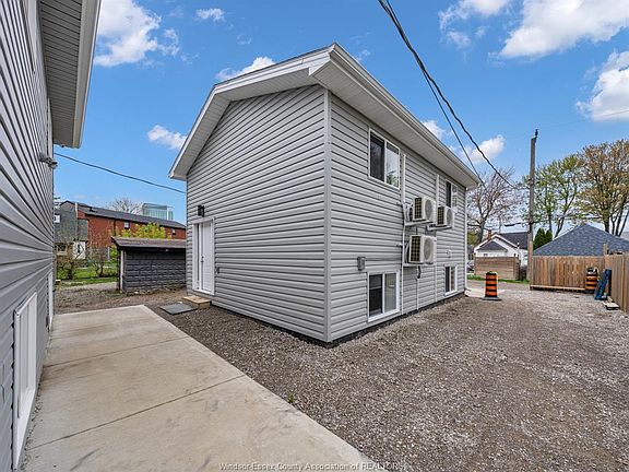 5th image of 776 University Ave E