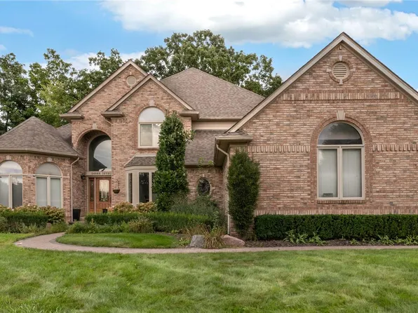 54868 Spyria Dr, Utica, MI 48315