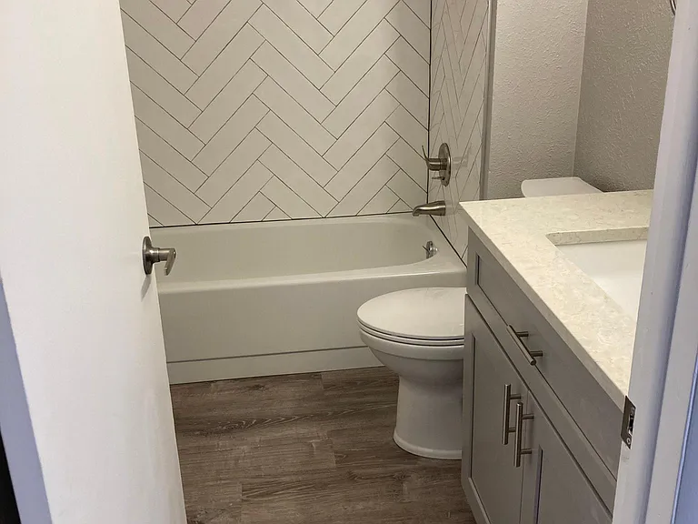 Full bath main