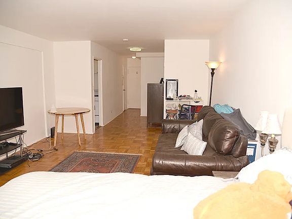 3rd image of 420 E 55th St APT 5K