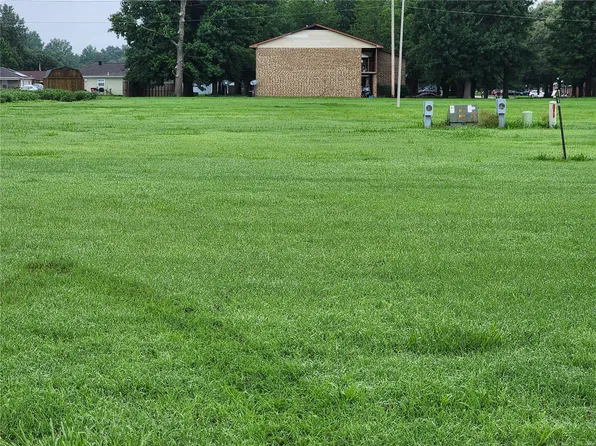 803 Cotton Ridge Dr, Sikeston, MO 63801