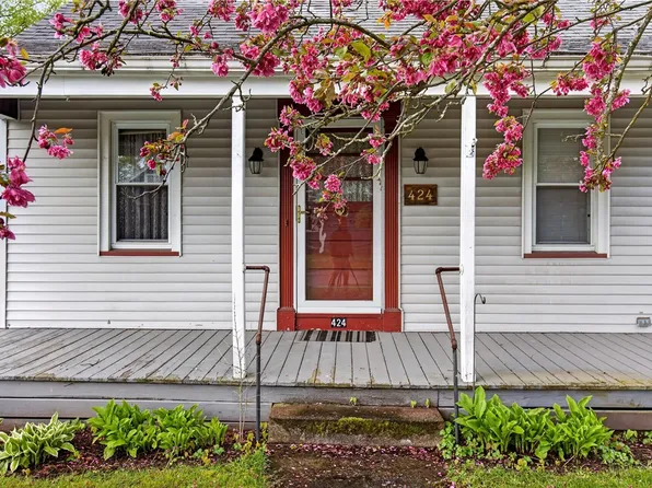 424 W Spruce St, East Rochester, NY 14445