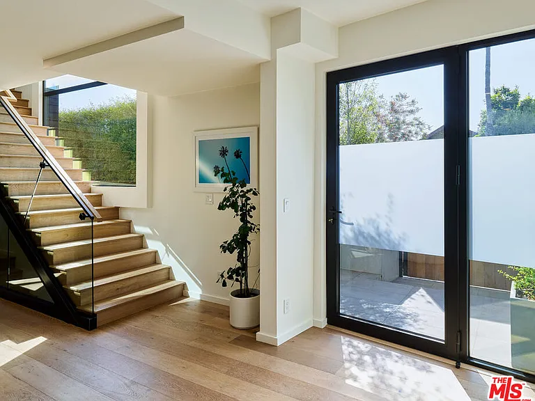 330 Rennie Ave #1 — Photo 5
