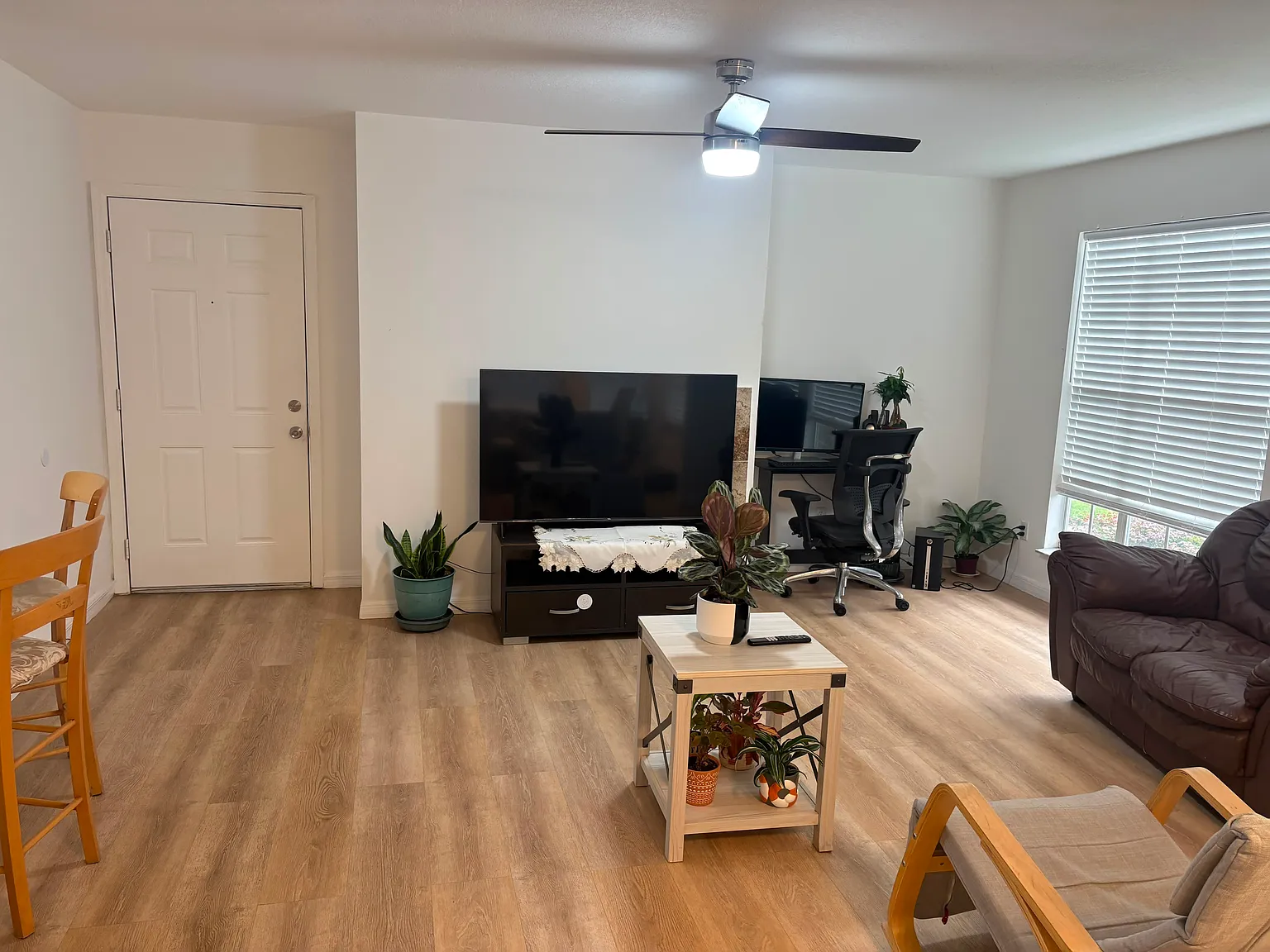 3 bed, 1130 sqft, $1,900 — Photo 2