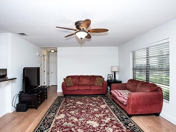 3rd image of 511 E Drew St