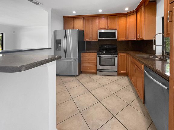 5th image of 1800 NE 48th Court
