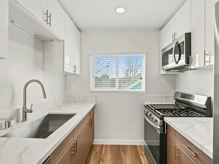 1358 W 36th St #4 — Photo 1