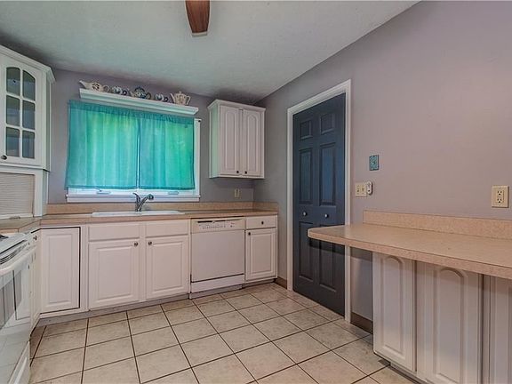 4th image of 37146 Lake Shore Blvd
