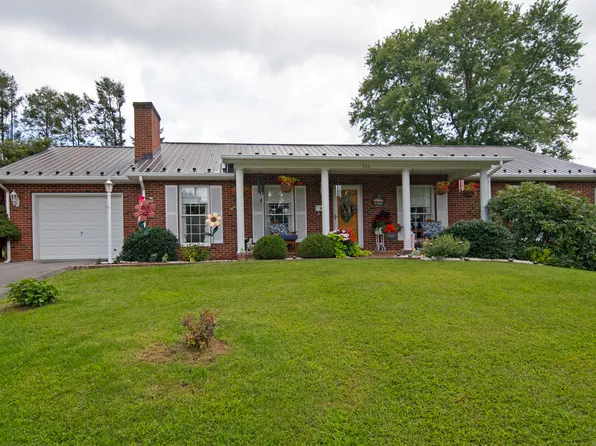 162 Holt Ln, Lewisburg, WV 24901