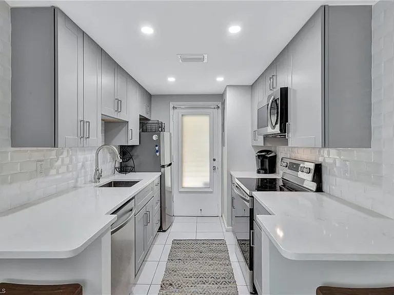 1300 Gulf Shore Blvd N #407 — Photo 7