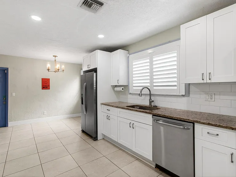 227 N M St — Photo 12