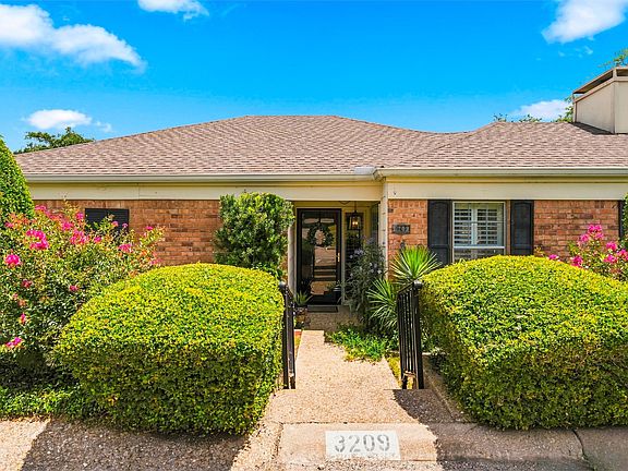 2nd image of 3209 Creekwood Cir