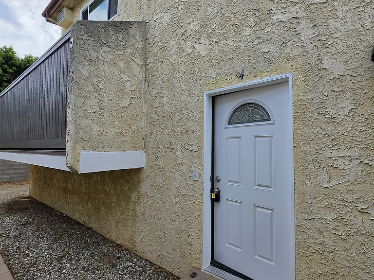 2516 Graham Ave #4 — Photo 14