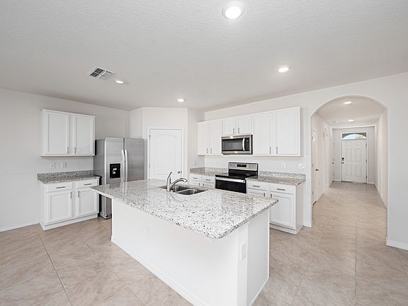 5th image of 708 Tortugas St