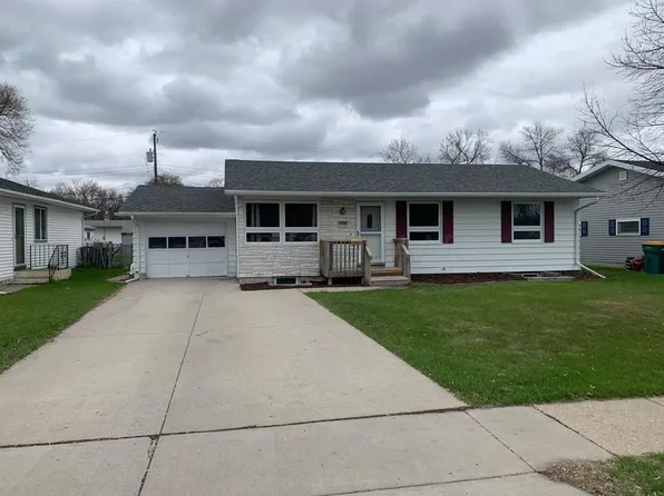 320 7th Ave E, West Fargo, ND 58078