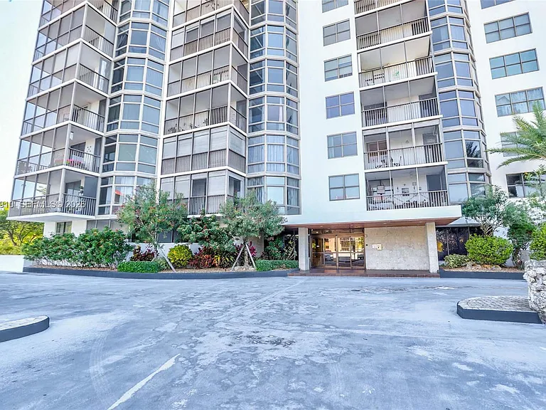 3375 N Country Club Dr #103 — Photo 39