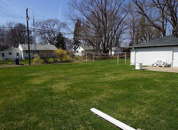 4th image of 660 10th Ave NW
