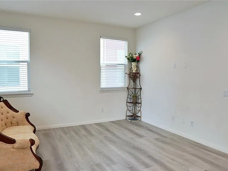 10519 Wilding Dr — Photo 11