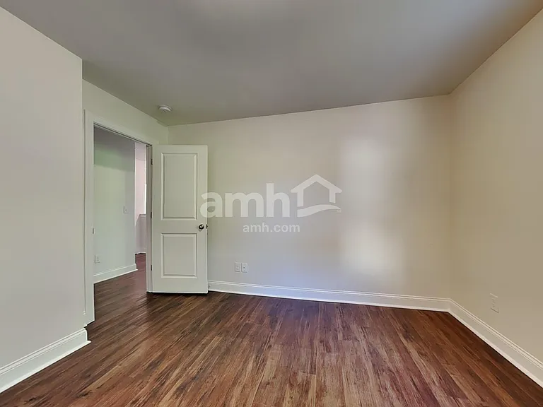 515 McMillan Ln — Photo 16