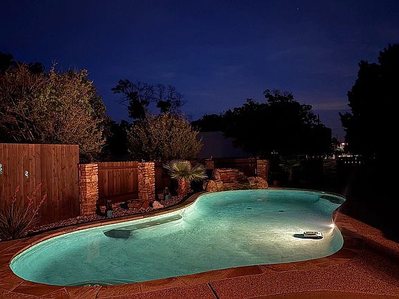 3rd image of 600 Kingwood Dr