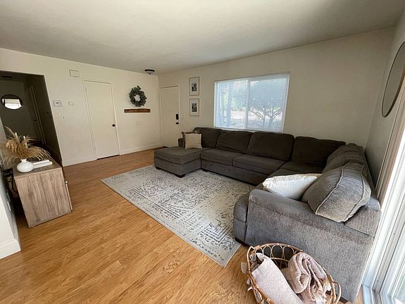 4th image of 240 Gazania Ct