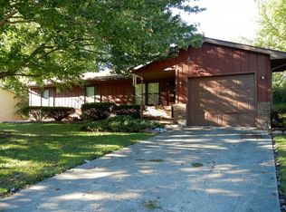 1820 Sarah Dr, Olney, IL 62450