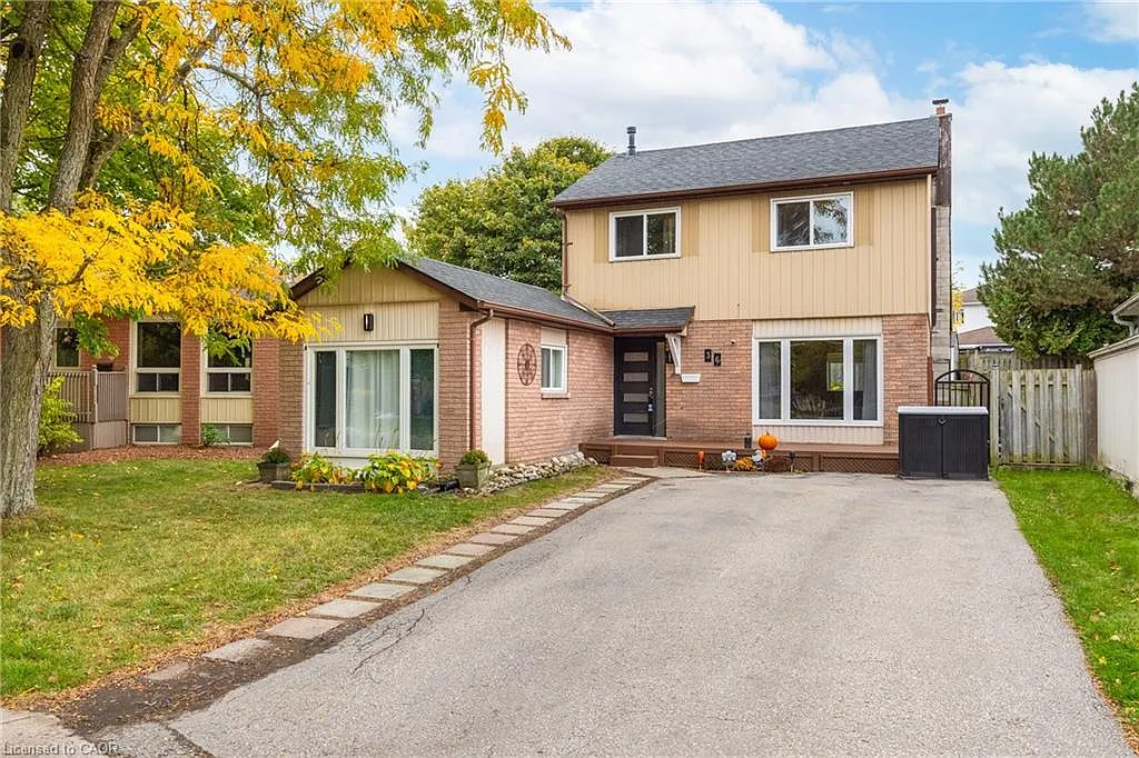 36 Angela Cres photo 1