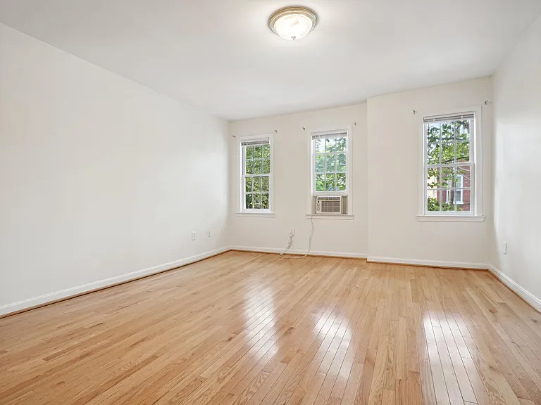 1121 Prince St — Photo 10