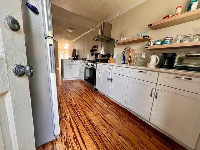 1426 E 38th St #D — Photo 14
